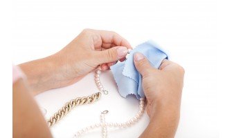 How To Clean Artificial Jewellery
