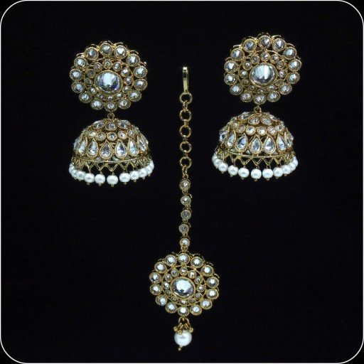 Prepossessing Traditional AD Jhumki Earrings And Tikka Set