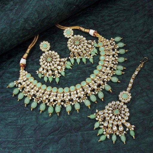 Alluring With Ethnic Work Kundan Necklace Set  