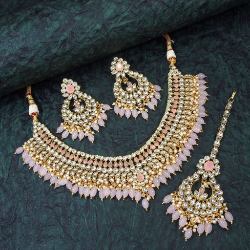 Charismatic With Traditional Work Kundan Necklace Set  