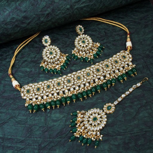 Magnificent With Ethnic Work Kundan Necklace Set  
