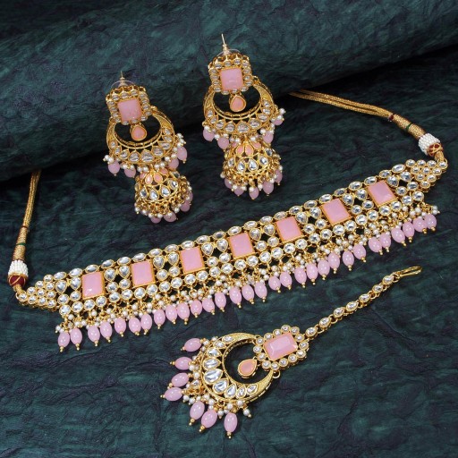 Captivating With Traditional Work Kundan Necklace Set  