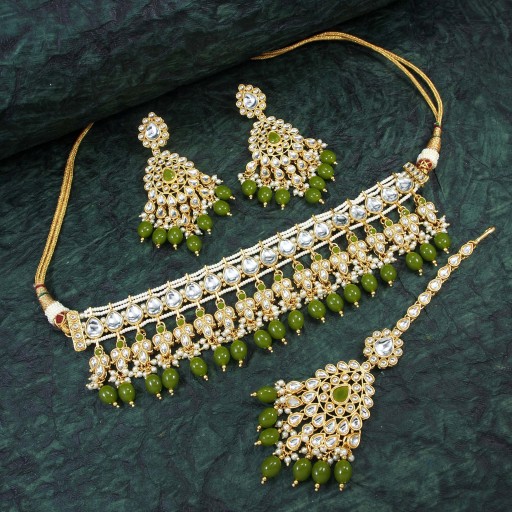 Glorious With Ethnic Work Kundan Necklace Set  