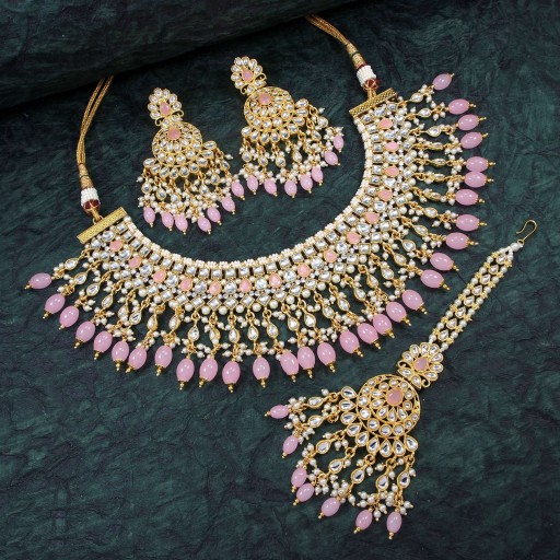 Captivating With Traditional Work Kundan Necklace Set  