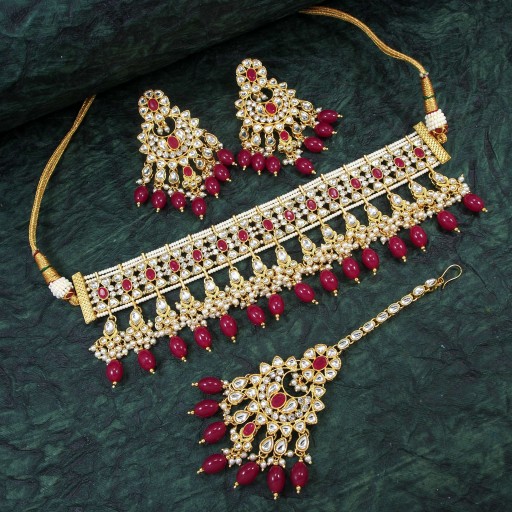 Charismatic With Ethnic Work Kundan Necklace Set  
