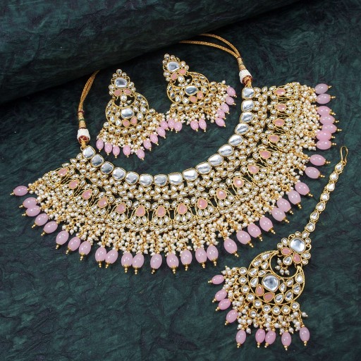 Presentable With Traditional Work Kundan Necklace Set  