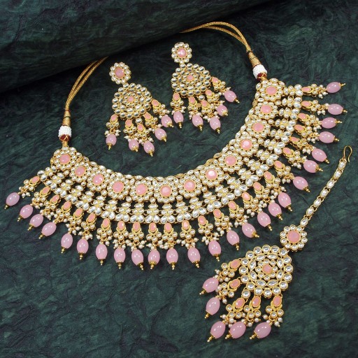 Pretty With Ethnic Work Kundan Necklace Set  