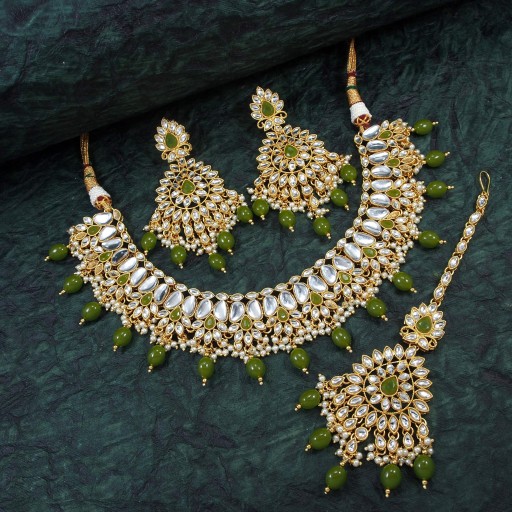 Stunning With Traditional Work Kundan Necklace Set  