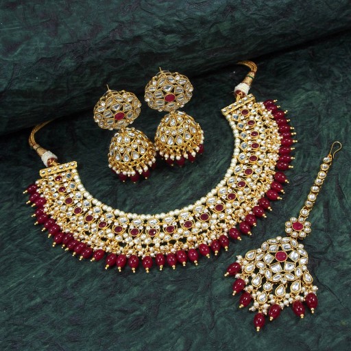Alluring With Traditional Work Kundan Necklace Set  