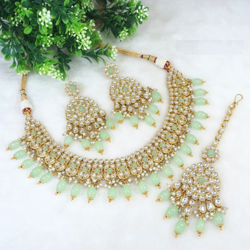 Alluring With Ethnic Work Kundan Necklace Set  