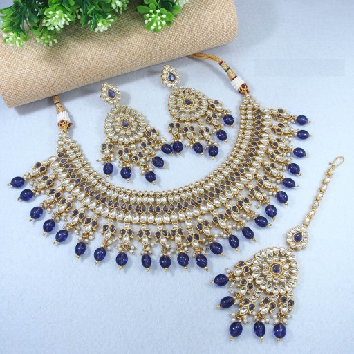 Charismatic With Traditional Work Kundan Necklace Set  