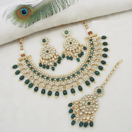 Glorious With Traditional Work Kundan Necklace Set  