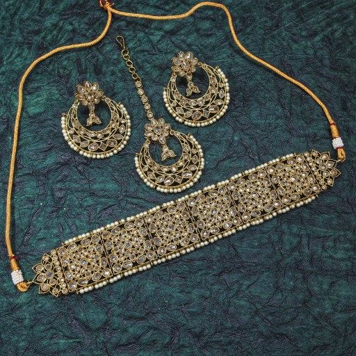 Fascinating With Ethnic Work Polki Necklace Set Adorned With Reverse AD