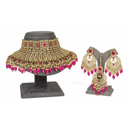 Prepossessing With Ethnic Work Polki Necklace Set  