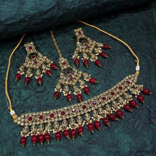 Captivating With Ethnic Work Polki Necklace Set  