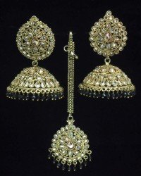 Jhumka and maang tikka