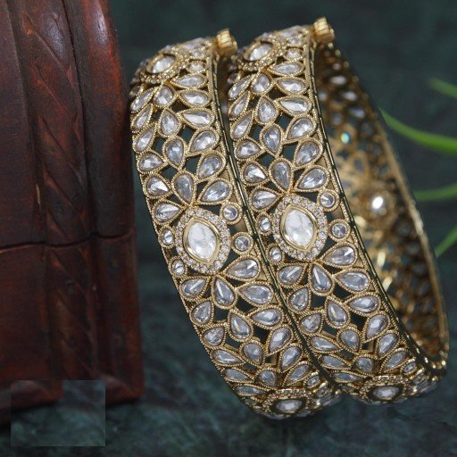 Resplendent Polki Bangles