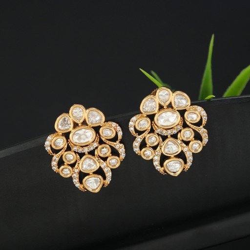 Fascinating Real Kundan Studs