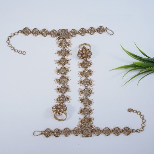 Charismatic Polki Hath Panja