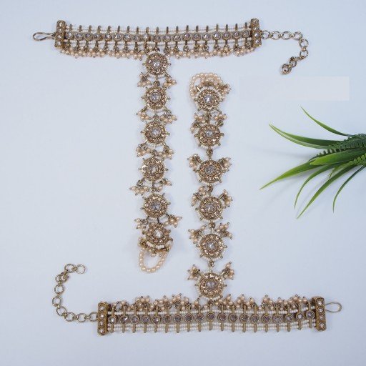 Engaging Polki Hath Panja