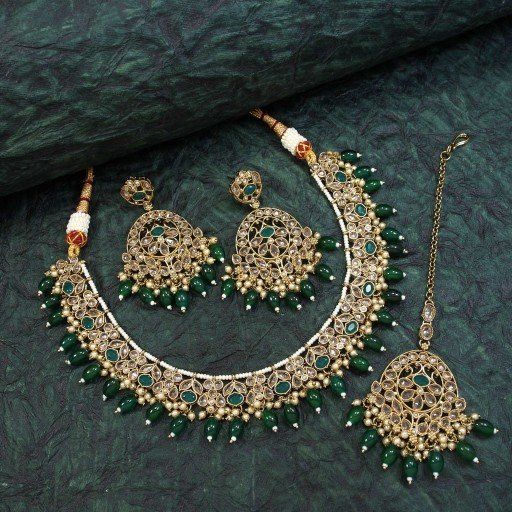 Engaging Polki Necklace Set