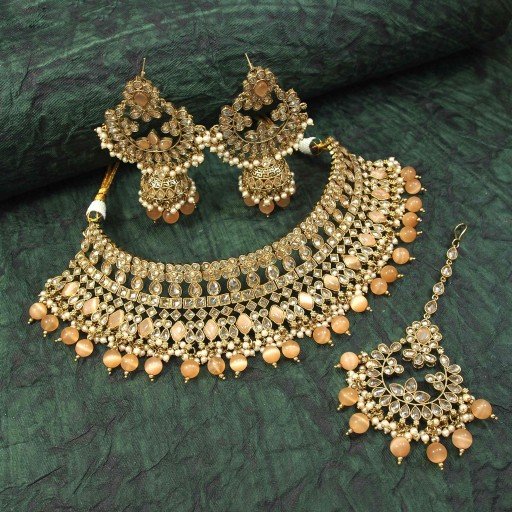 Alluring Reverse Ad Necklace Set