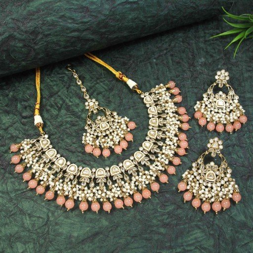 Attractive Reverse Ad Necklace Set