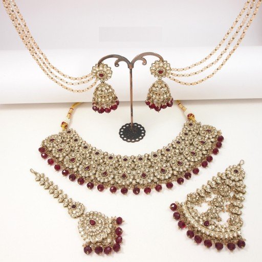 Engaging Polki Necklace Set