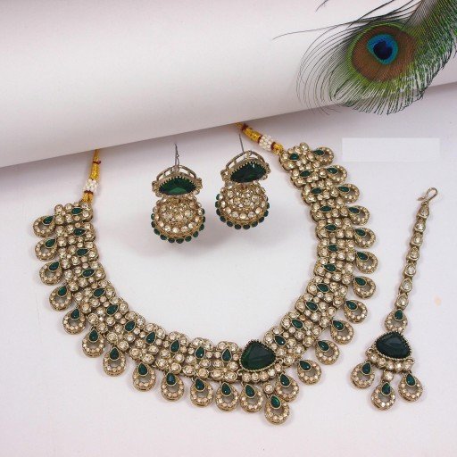 Charming Polki Necklace Set