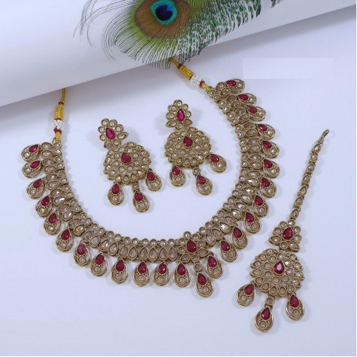 Charismatic Polki Necklace Set