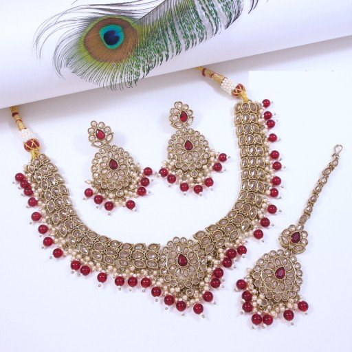 Fascinating Polki Necklace Set