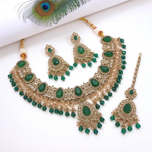Engaging Polki Necklace Set