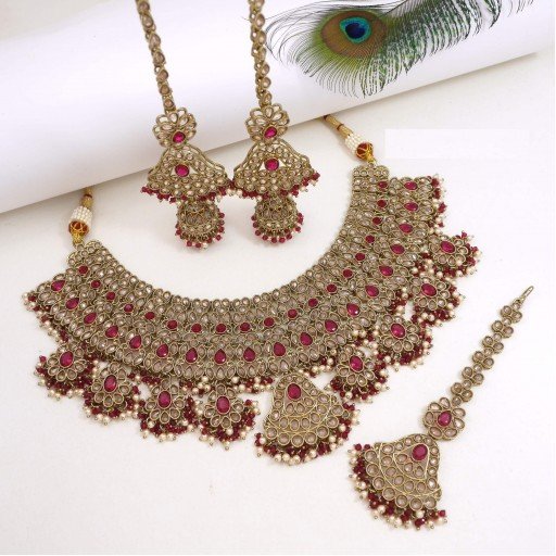 Fascinating Polki Necklace Set