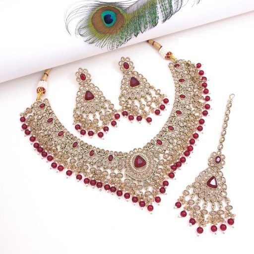 Prettyish Polki Necklace Set