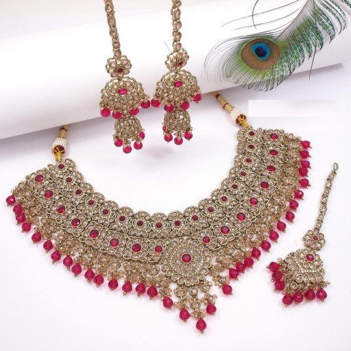 Fascinating Polki Necklace Set