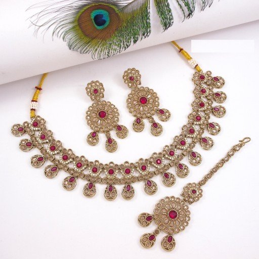 Presentable Polki Necklace Set