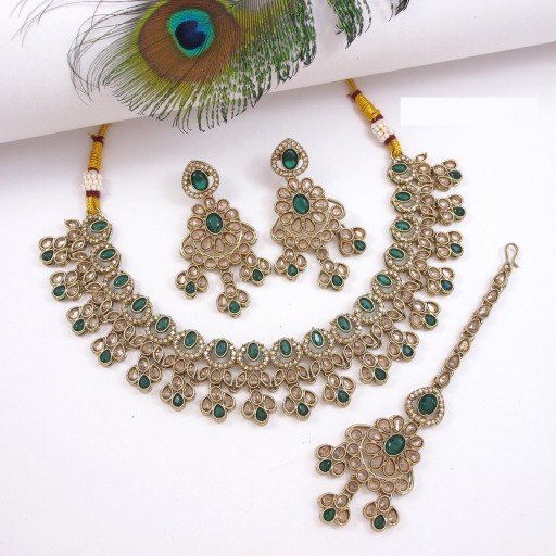 Pretty Polki Necklace Set